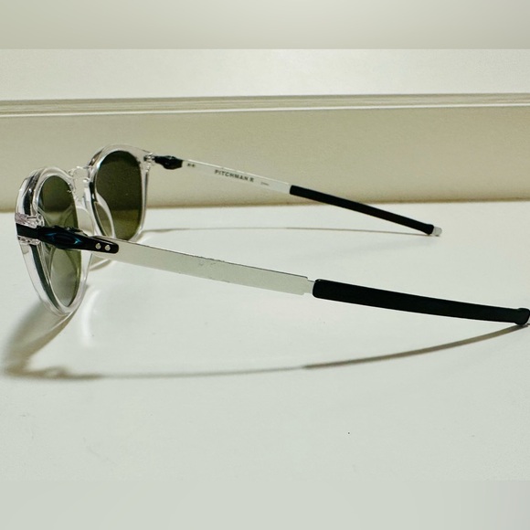 New Authentic Oakley Pitchman R Unisex Sunglasses Clear Frame/Sapphire Prizm - Picture 3 of 5